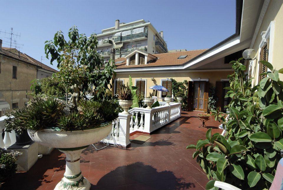 Hotel Piemontese Imperia Exterior foto