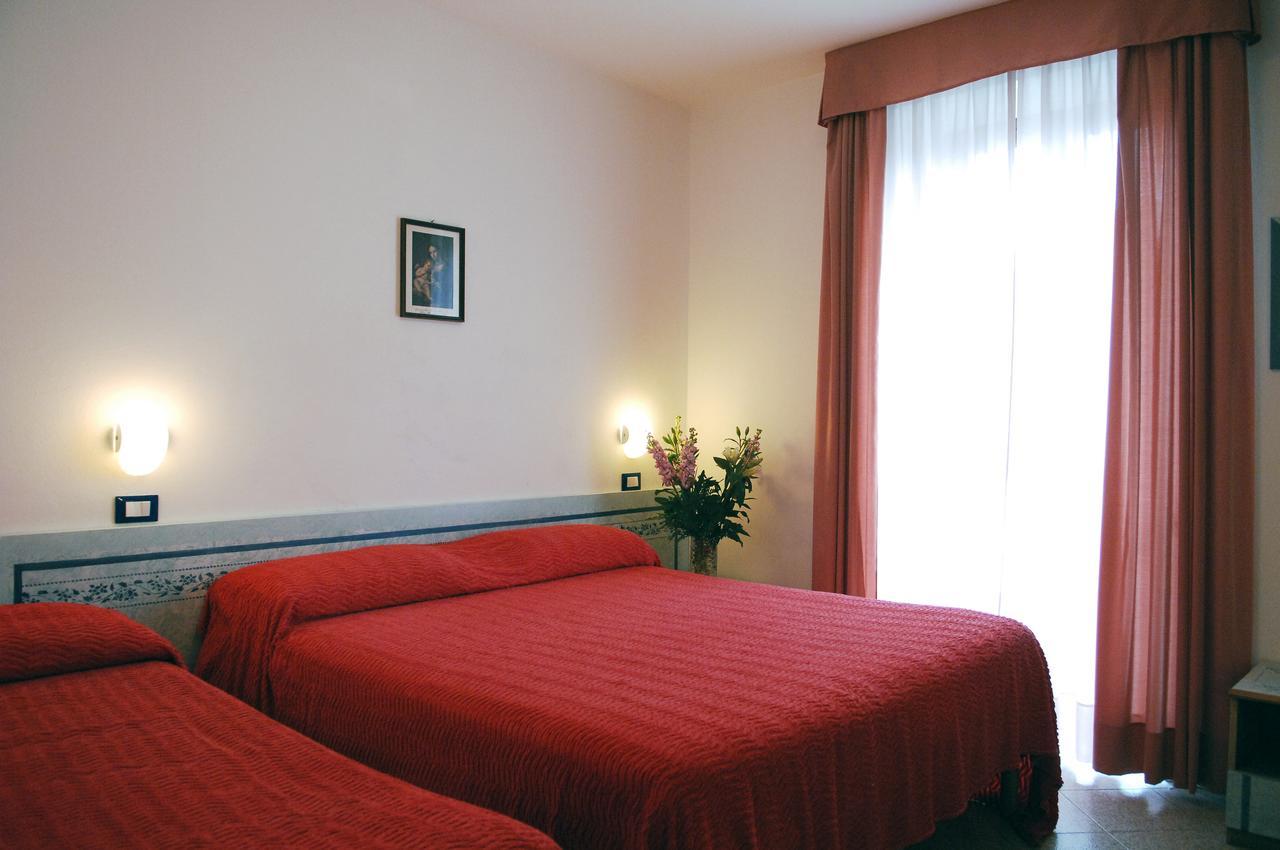 Hotel Piemontese Imperia Exterior foto