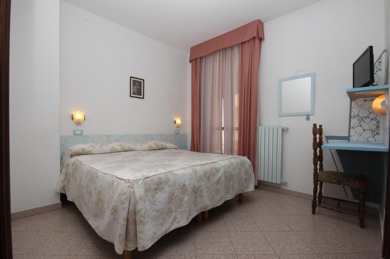 Hotel Piemontese Imperia Exterior foto