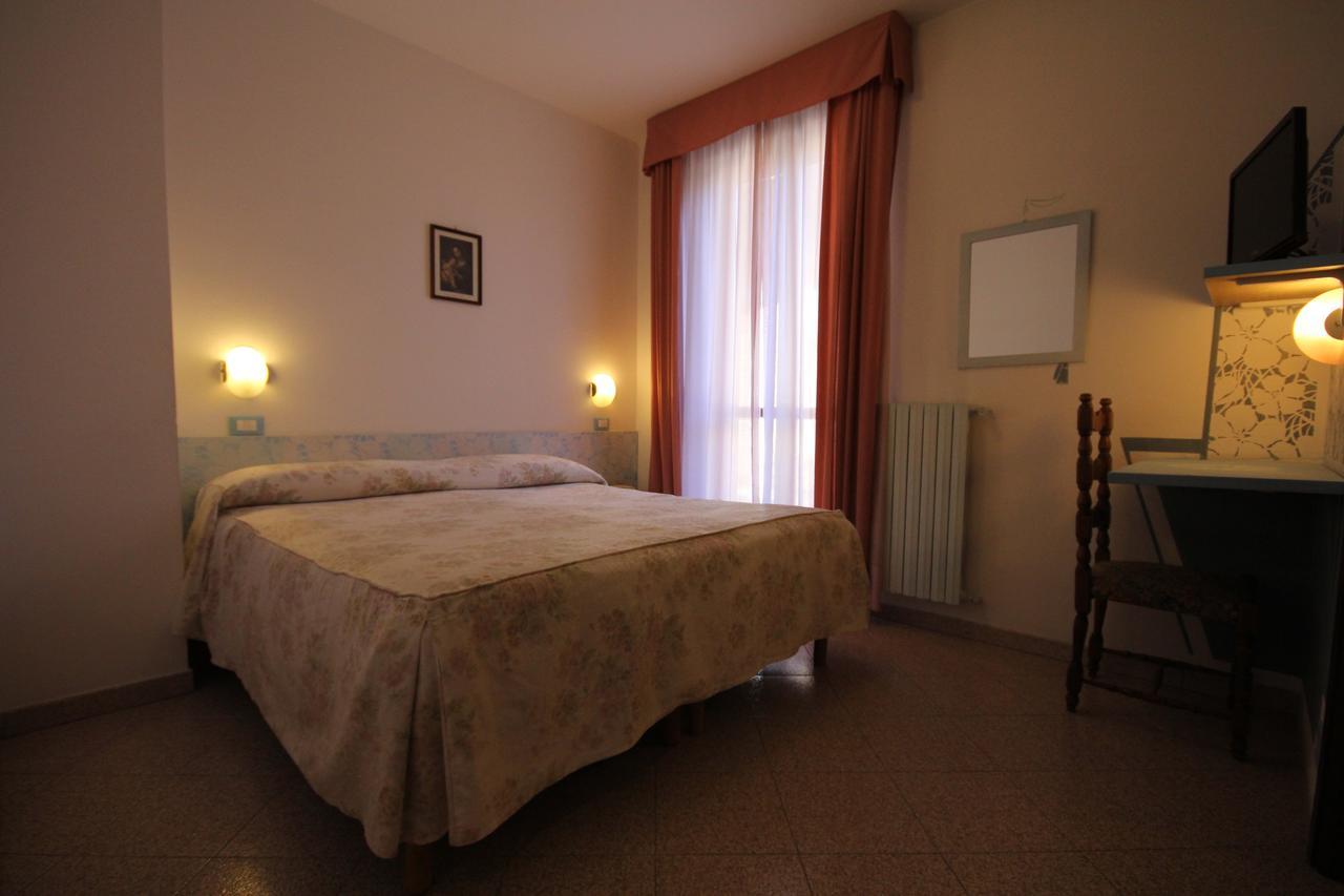 Hotel Piemontese Imperia Exterior foto