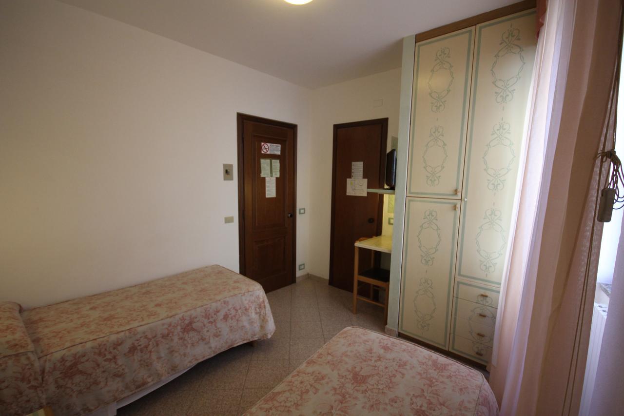 Hotel Piemontese Imperia Exterior foto