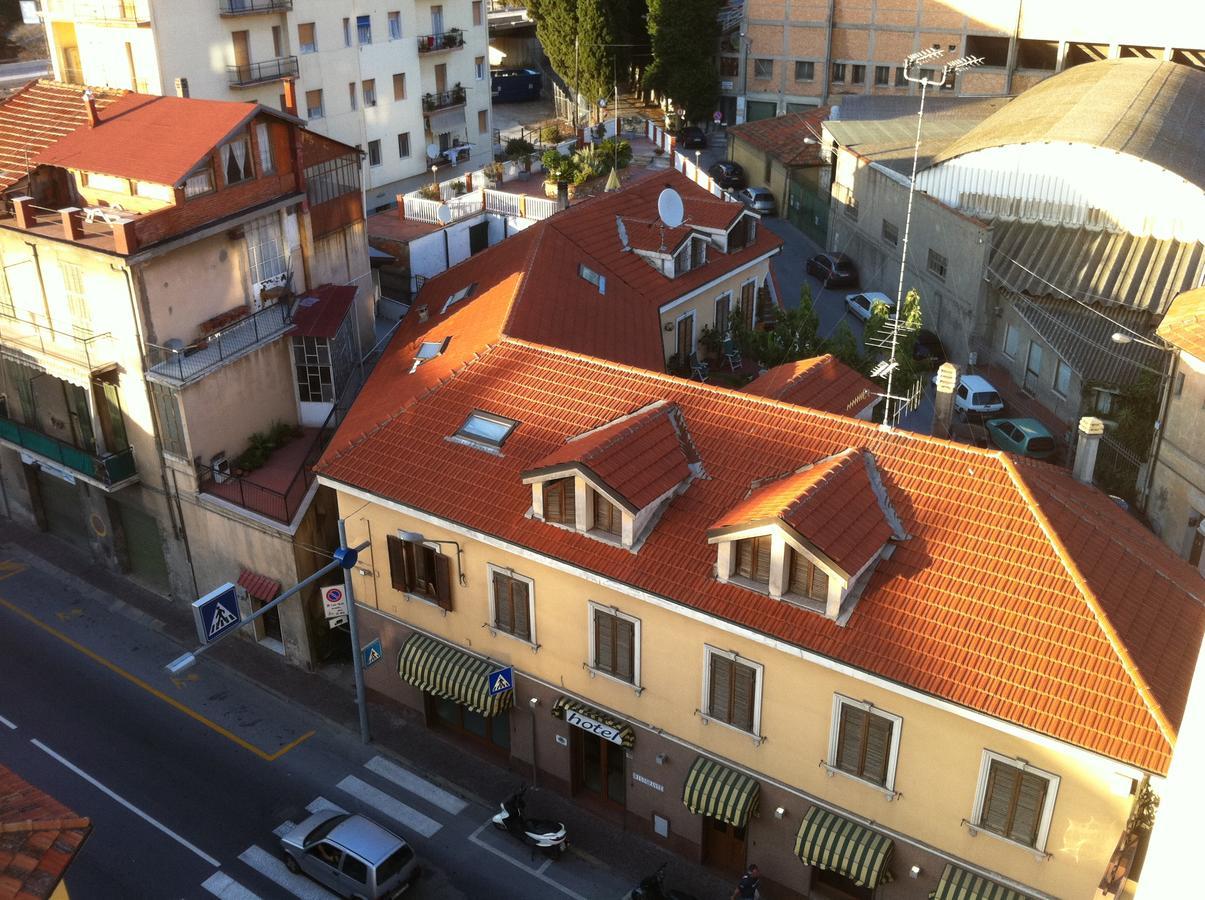 Hotel Piemontese Imperia Exterior foto