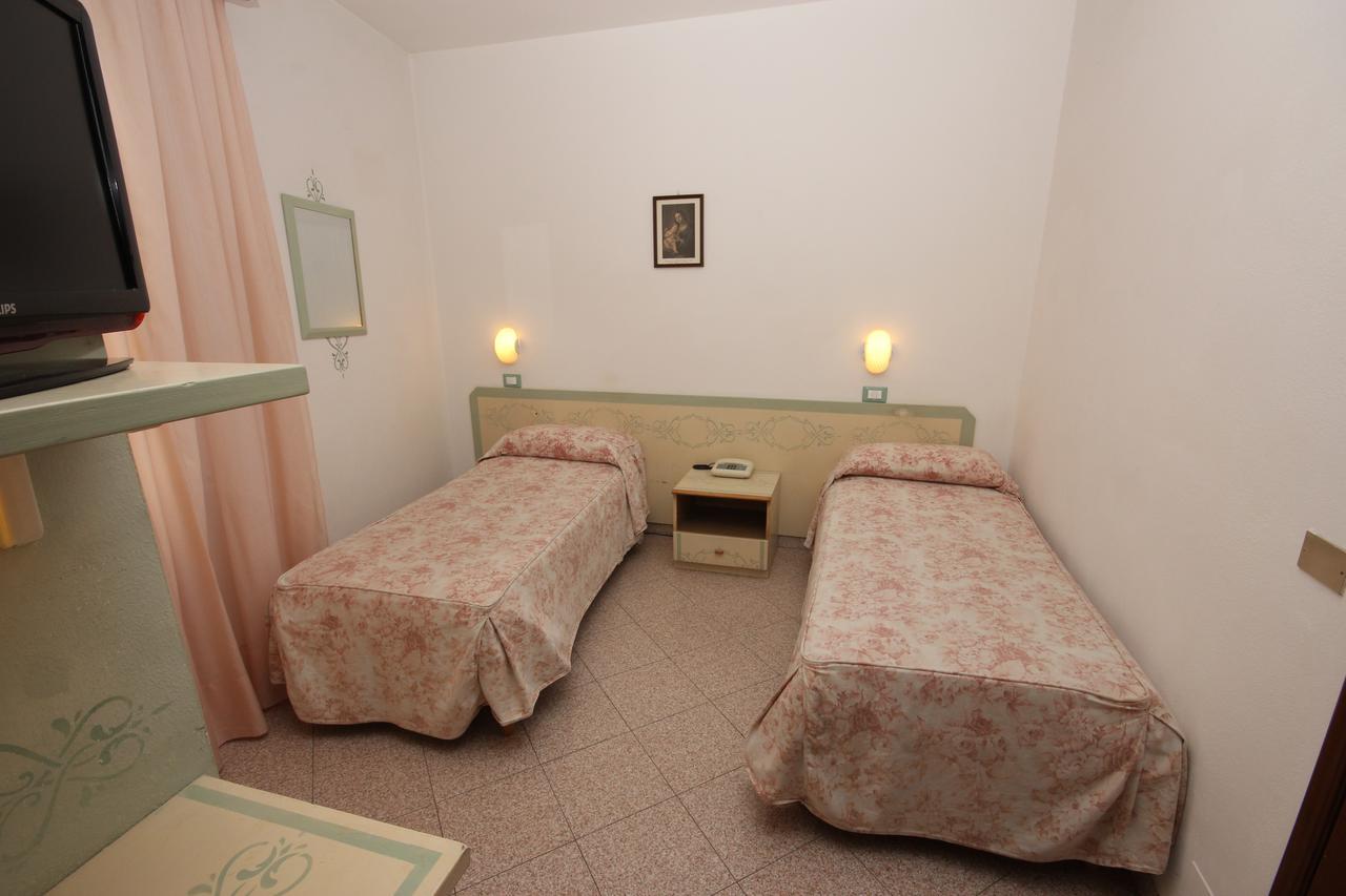 Hotel Piemontese Imperia Exterior foto